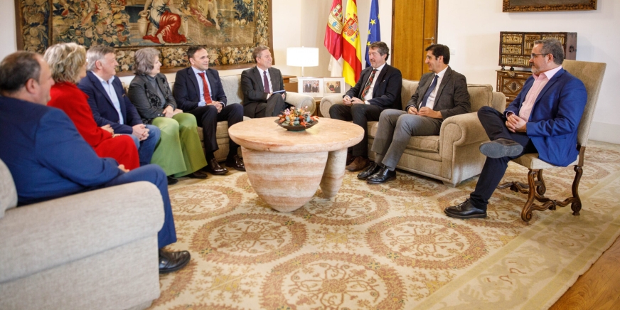 FENACORE y Mancha Occidental II presentan el Congreso de Regantes de Ciudad Real al presidente de Castilla-La Mancha