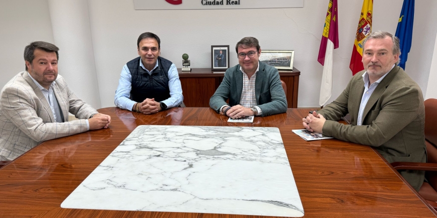 CUAS Mancha Occidental II da a conocer el 16 Congreso Nacional de Regantes a los representantes de la Cámara de Comercio de Ciudad Real