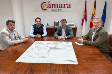 CUAS Mancha Occidental II da a conocer el 16 Congreso Nacional de Regantes a los representantes de la Cámara de Comercio de Ciudad Real