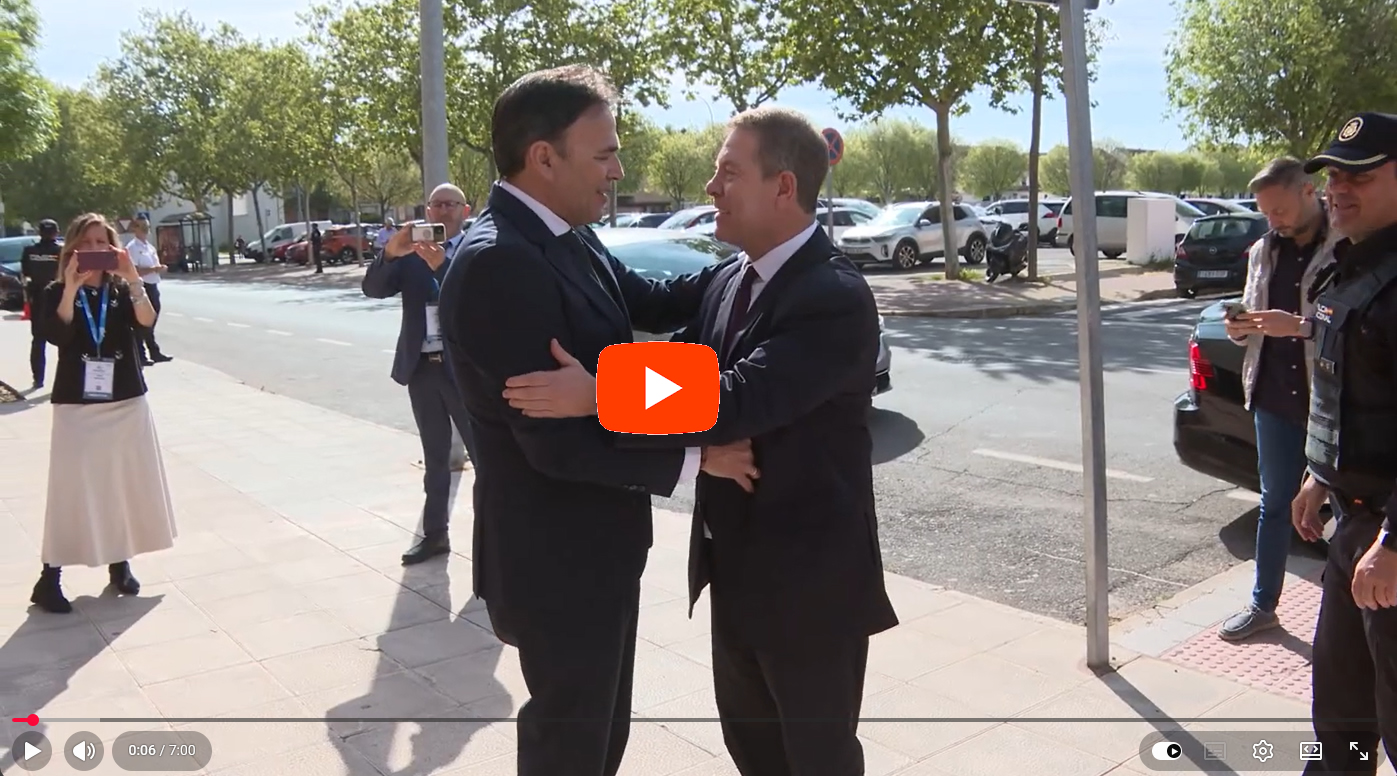 Vídeo. El presidente de Castilla-La Mancha visita los stands del Congreso Nacional de Regantes de Ciudad Real